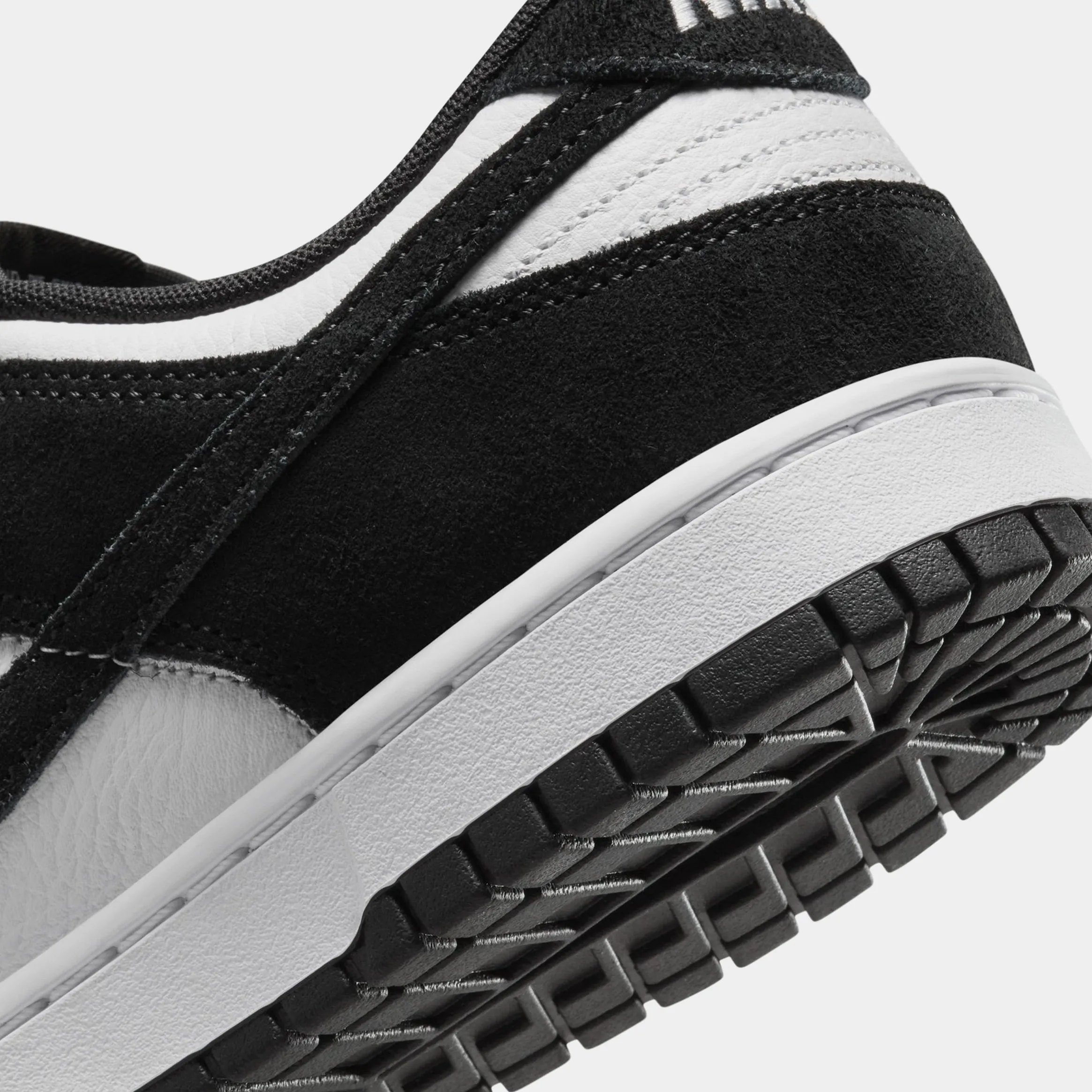 Dunk Low Retro SE Suede Black White Mens Lifestyle Shoes (Black/White)